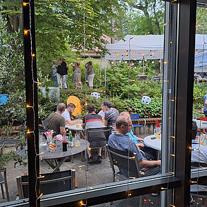 Blick von innen zum Garten