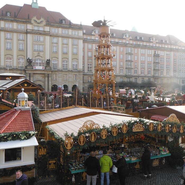 Verkaufsstände, Weihnachts-Pyramide