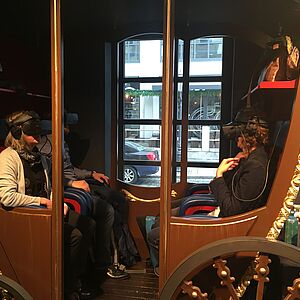 Virtuelle Fahrt mit VR-Brillen durch das historische Dresden.