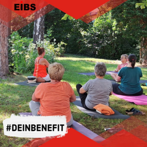 Bewegter Ausgleich: Yoga im EIBS-Garten.