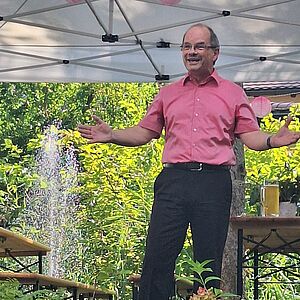 Geschäftsführer Herr Geßner eröffnet das Fest.