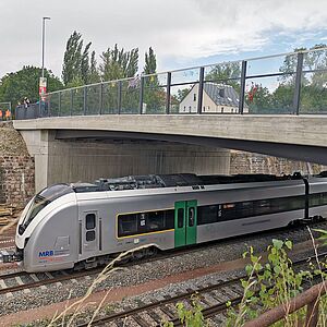 Auf der Schiene rollts Auf der Schiene rollts